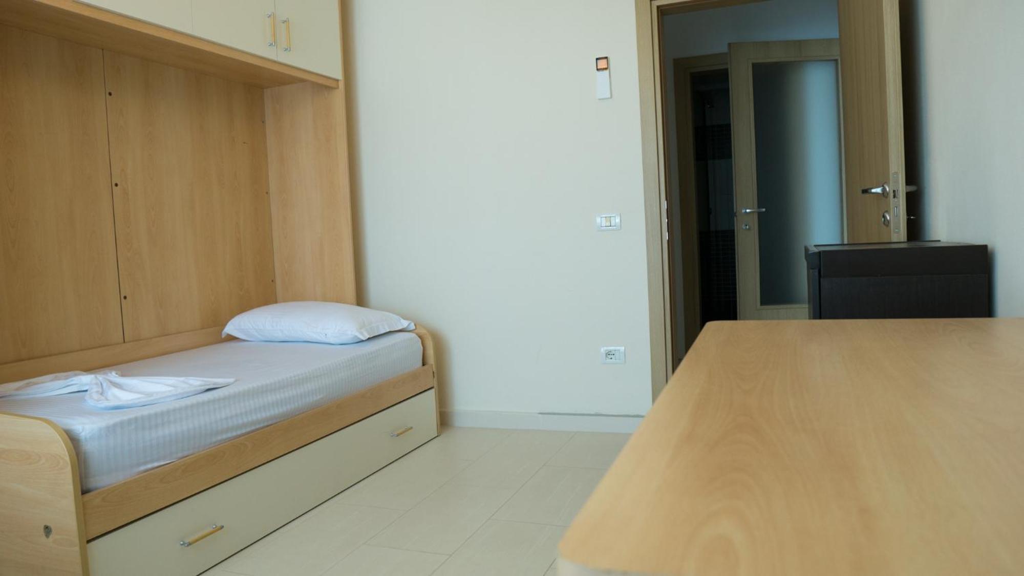 Eka Luxury Apartments ดูร์เรส ภายนอก รูปภาพ